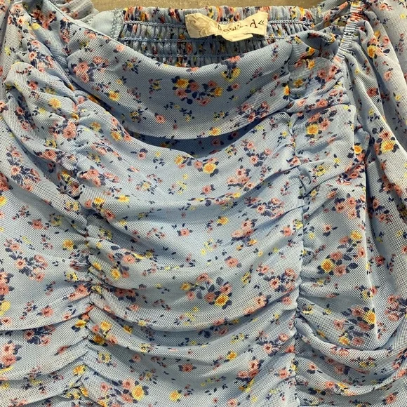 Pretty Light Blue Floral Cropped Top - Picture 3 of 5